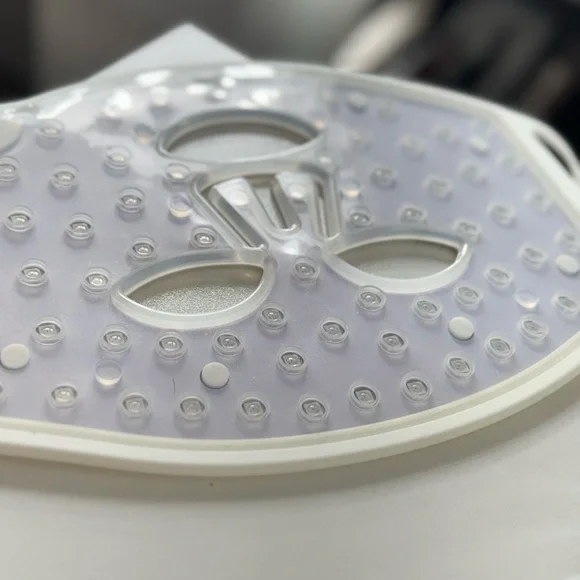 CURRENTBODY skin led light therapy mask